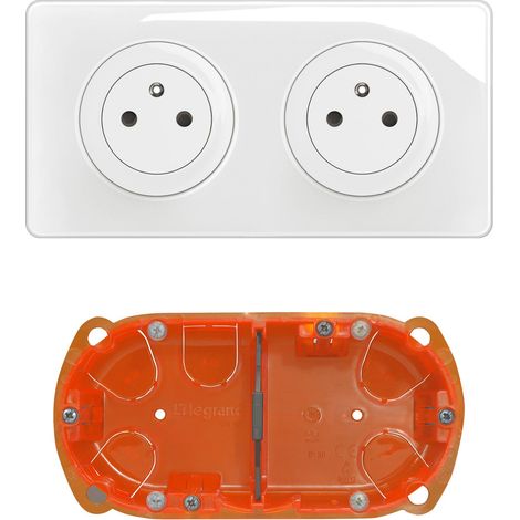 Legrand - Kit 2x2P+T Surface précâblées Céliane + boîte - Complet Blanc (1/2)