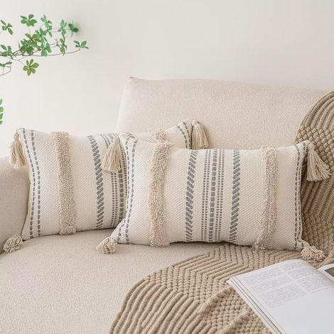 Lot de 2 housses de coussin décoratives 30 x 50 cm style ferme avec pompons couleur kaki (1/5)