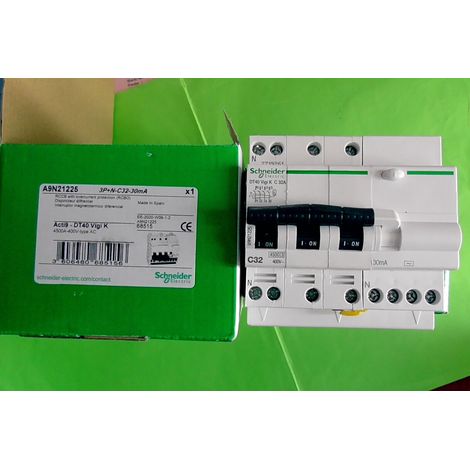 Schneider Electric – Disjoncteur différentiel 3P+N C 32A 30mA-AC – Protection contre surcharges et courts-circuits – A9N21225