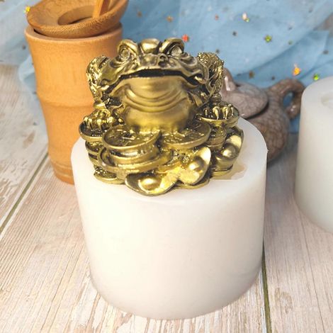 Moule à savon artisanal en forme de grenouille ou de crapaud, idéal pour la pâtisserie et la fabrication de savons faits main (1/4)