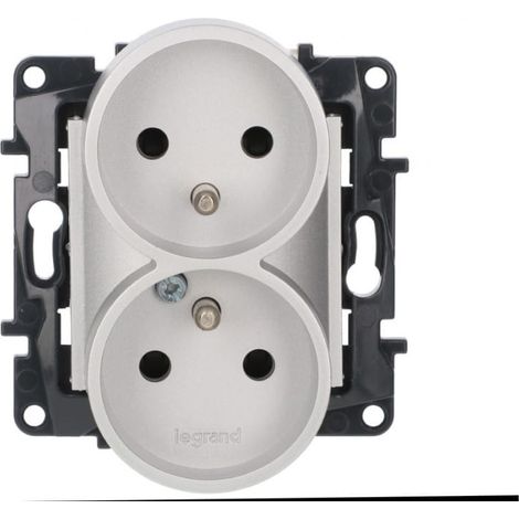 Niloe Step Doppelsteckdose 2x2P+Z für mehrere Rahmen, Schraubklemmen, mit Aluminium-Kontaktabdeckung 863334