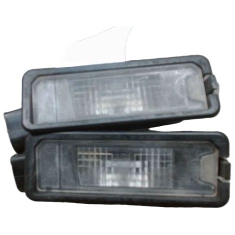 [PRODUIT D'OCCASION] Eclaireur Plaque De Police VOLKSWAGEN Polo 2009- ♻️ Ref Oe. 1k8943021 - Garantie à vie (1/4)