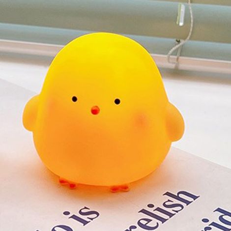 Veilleuse mignonne en forme de poussin jaune, lumière chaude, coque douce et agréable au toucher, lampe animalière à piles pour chambre d'enfant (1/5)