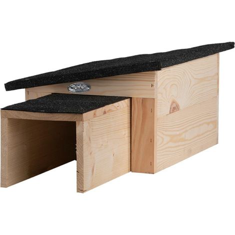 Igelhaus aus Holz mit Dach