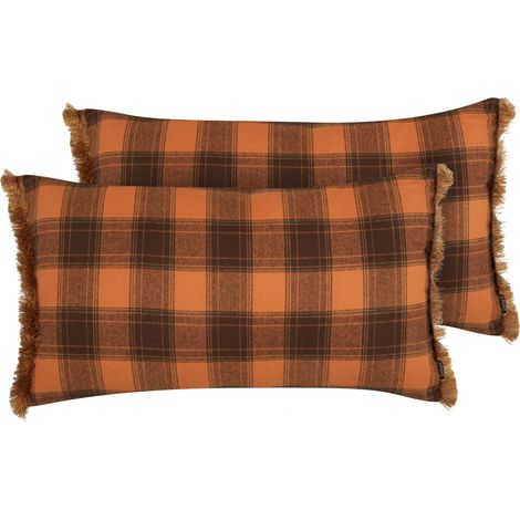 Conjunto de 2 cojines decorativos rectangulares con patrón de cuadros en color naranja con borlas 40 x 70 cm Barja (1/5)