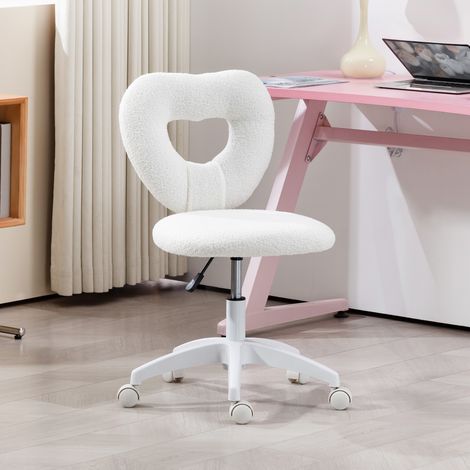 Fauteuil de bureau rembourré avec dossier en forme de cœur et roulettes. En velours peluche et plastique. 45 x 56 x 78-88 cm. Blanc