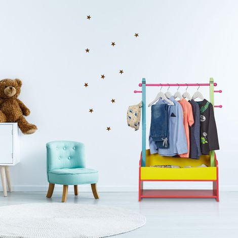 Percha para ropa infantil con estantes