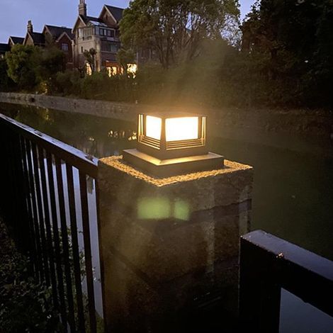 Lampe solaire étanche pour poteau extérieur, colonne, terrasse, clôture, portail, jardin (1/5)