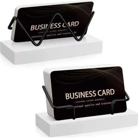 Este tarjetero de madera de una sola pieza es ideal para escritorios de oficina y de casa. Puede utilizarse como expositor de tarjetas de visita o portapostales (disponible en blanco y negro).
