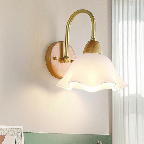 Applique murale moderne en métal, décorative et en bois, culot E27, idéale pour un couloir, une chambre, un bureau ou toute autre pièce, avec un élégant abat-jour en verre blanc. (1/4)
