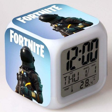Réveil lumineux Fortnite avec éclairage LED – Dimensions 8x8x8 cm – Alimentation batterie – Design animé pour chambre et bureau (1/5)