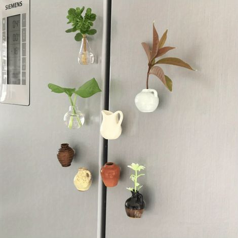 Lot de 8 mini vases magnétiques en céramique avec système anti-goutte, aimants pour réfrigérateur, mini pots en céramique pour fleurs, aimants pour pots de jardin multicolores - Happy (1/5)