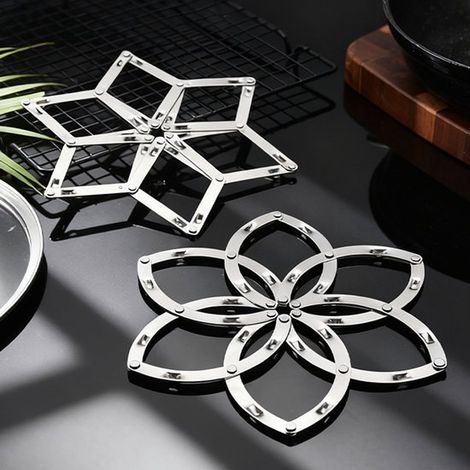Set di 2 sottopentola estensibili in acciaio inox, resistenti al calore e antiscivolo, ideali per pentole, padelle e come decorazione per la tavola. (1/5)
