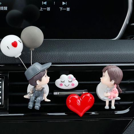 Figurines de couple cartoon mignonnes, parfum pour voiture, diffuseur d'huile essentielle pour grille d'aération, décoration de tableau de bord (1/5)