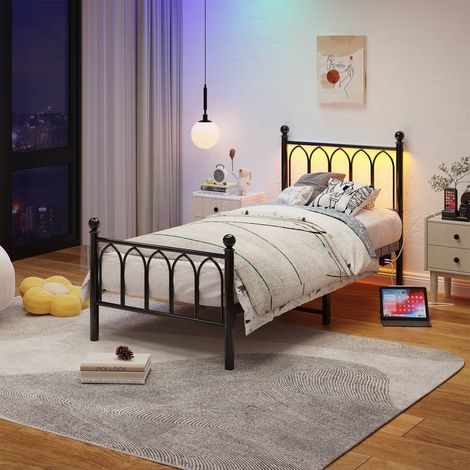 Lit simple 90 x 200 cm en métal noir avec tête et pied de lit vintage, led et ports usb, cadre robuste avec rangement dessous. (1/5)