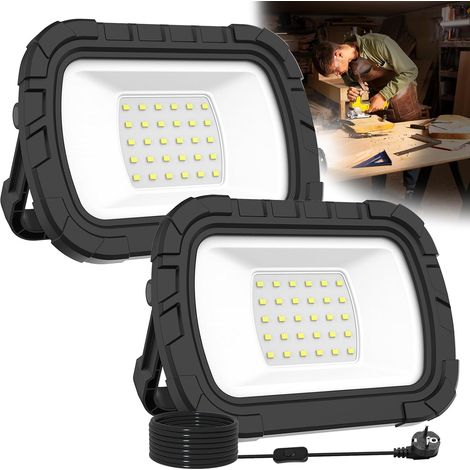 2 Pièces Projecteur LED Rechargeable 30W, Projecteur LED Chantier Portable avec prise et câble de 1.8M, Lampe de Travail Chantier 6500k avec crochet pour Camping, Chantier, Garage, Atelier (1/5)