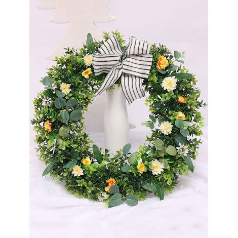Couronne de Pâques artificielle avec feuilles vertes et fleurs blanches et jaunes, idéale pour décorer la maison et les fêtes. (1/5)