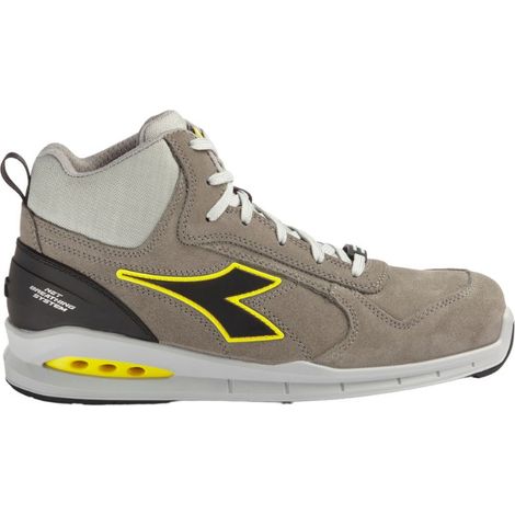Diadora – Bottes de sécurité montantes S3 SRC – Croûte de cuir velours – Bout en aluminium 200J – Doublure nylon anti-abrasion – Semelle respirante