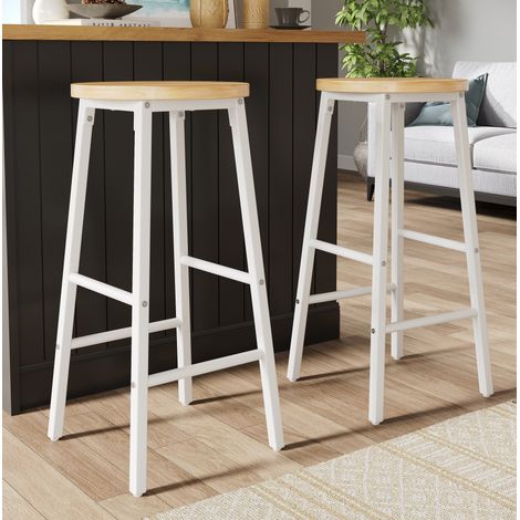 Lot de 2 tabourets de bar 63 cm, assise aspect bois, MDF et métal blanc, 150 kg (1/5)