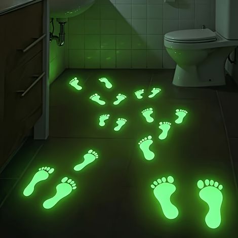 4 paires d'autocollants muraux en forme d'empreintes de pas vertes phosphorescentes, parfaits pour les décorations d'Halloween. (1/5)