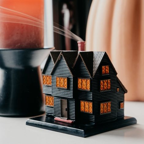Brûleur D'Encens Maison Sorcière - Résine - Décoration Halloween Automne Noël - Bureau Intérieur - 1 Pièce