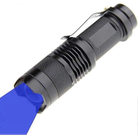 Lampe torche LED bleue extensible, 3 modes : lumière bleue longue portée, pêche de nuit et lumière noire événementielle. (1/5)