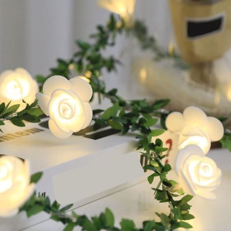 LED-Lichterkette in Form einer künstlichen Rose (1/5)