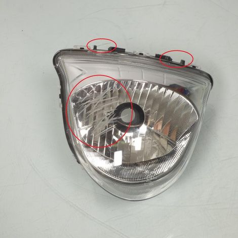 [PRODUIT D'OCCASION] Optique avant origine pour scooter Suzuki 110 Address 2015 à 2020 (1/4)