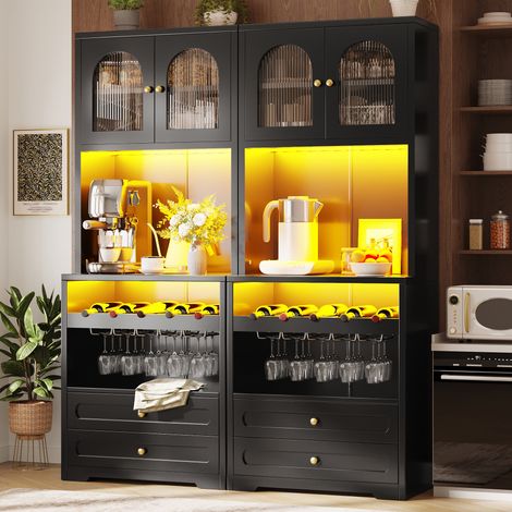 Armoire haute avec portes vitrées incurvées, éclairage LED contrôlé par application et synchronisation musicale, étagères réglables, casier à vin, port USB, dispositif anti-basculement, pour salon et (1/5)