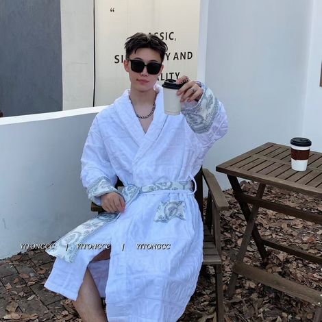 Versace Baroque Bathrobe (1/5)