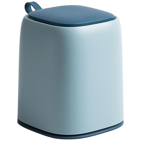 Poubelle de bureau à couvercle pressoir, plastique léger bleu ciel, étanche aux odeurs, poignée silicone, design compact pour bureau et coiffeuse (1/5)