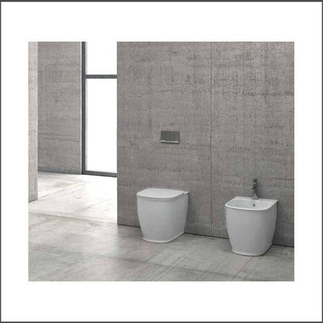WC Installazione Filomuro + Sedile Termoindurente Mod. GENESIS Ceramica - Colore Bianco (1/4)