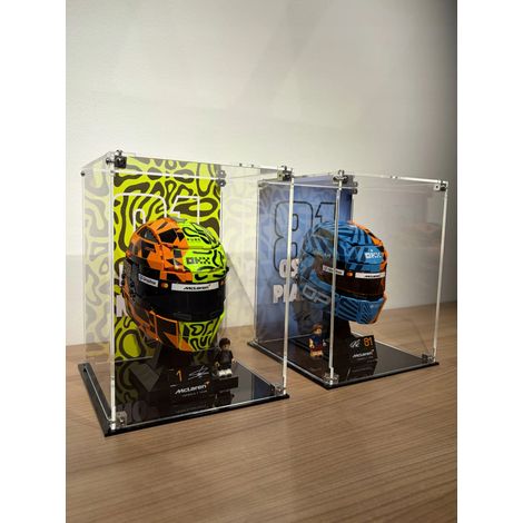Vetrine espositive per i caschi LEGO F1 di Lando Norris e Oscar Piastri (1/5)