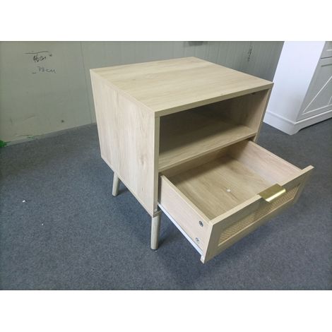 Table de nuit en bois, table de nuit tchèque avec des étagères ouvertes. Table de nuit médiévale modernisée, avec des poignées en or. Dimensions : 45 x 40 x 55 cm. Une pièce seulement. (1/5)