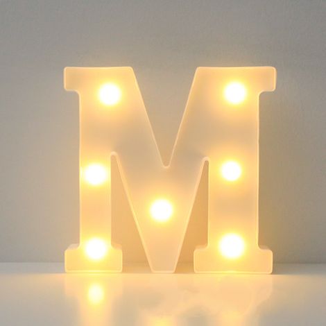 A glowing letter I with four LEDs, about 16 centimeters in diameter, is perfect for birthday parties, Christmas, and proposals. (1/3)