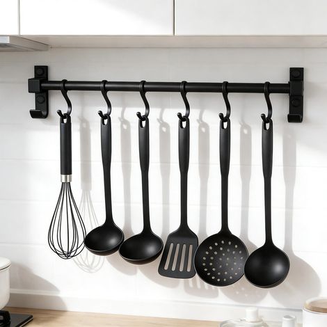 Barre de Ustensiles Suspension 40 cm, Porte-Ustensiles Mural en Aluminium, Support Mural Cuisine avec 6 Crochets Mobile, Crochets Multifonctionnel, pour Cuillères, Planches Découper, Ciseaux (1/5)