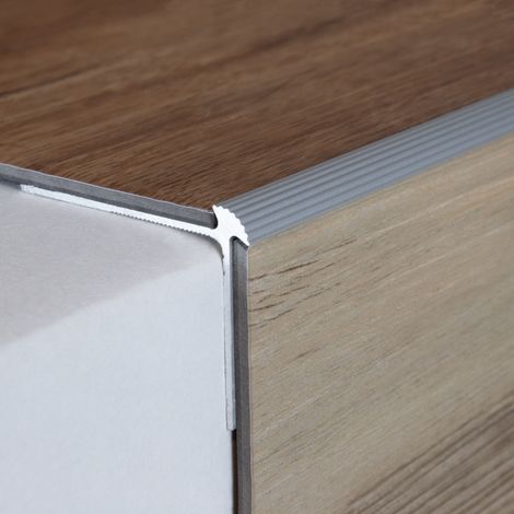 Treppenkante "Giffone" / Treppenkantenprofil / Winkelprofil (Größe 40 mm x 30 mm x 3 mm) aus Aluminium eloxiert, gebohrt, von Auer Metall-silber-1000 (1/5)
