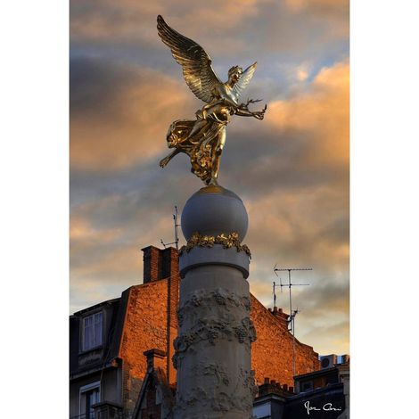 Tableau sur toile ange Victoire 45x65 cm - Impression sur Toile Murale Décorative - Image imprimée en HD sur Toile - Toile sur Châssis en Bois FSC - Fabriqué en France (1/4)