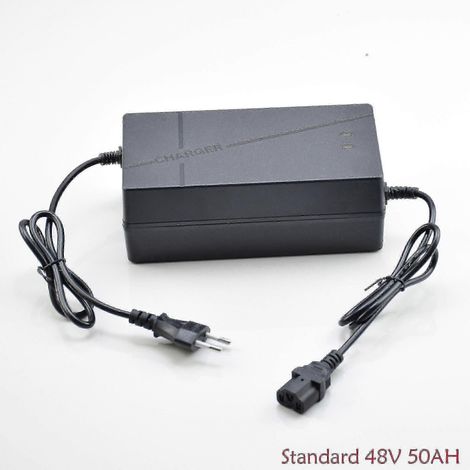 Chargeur intelligent pour batteries au plomb-acide 48 V, 60 V, 72 V et 96 V (50 Ah et 60 Ah). Compatible avec tricycles électriques, véhicules, vélos, scooters, quads et karts. (1/5)