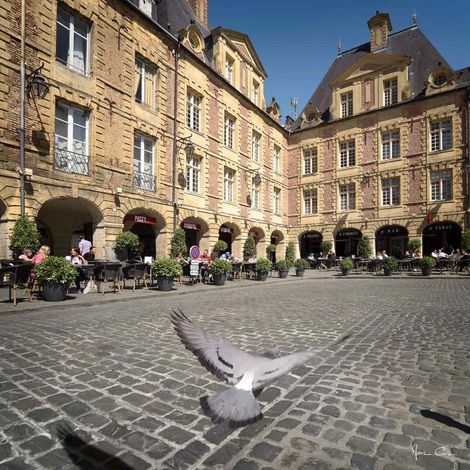 Tableau sur toile place Ducale 45x45 cm - Impression sur Toile Murale Décorative - Image imprimée en HD sur Toile - Toile sur Châssis en Bois FSC - Fabriqué en France (1/4)