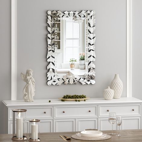 Miroir mural rectangulaire avec cadre ornementé, style classique élégant (1/5)