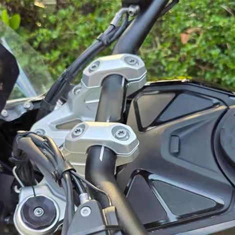 1 pair, color: silver, material: aluminum alloy, handlebar protectors for BMW R1300G motorcycle (1/5)