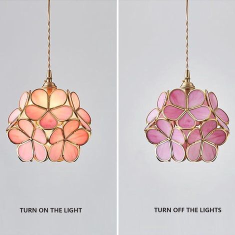 Lustre en vitrail a motif de fleurs de cerisier, largeurde l'abat-jour 21 cm, ampoule blanche (rose). (1/5)