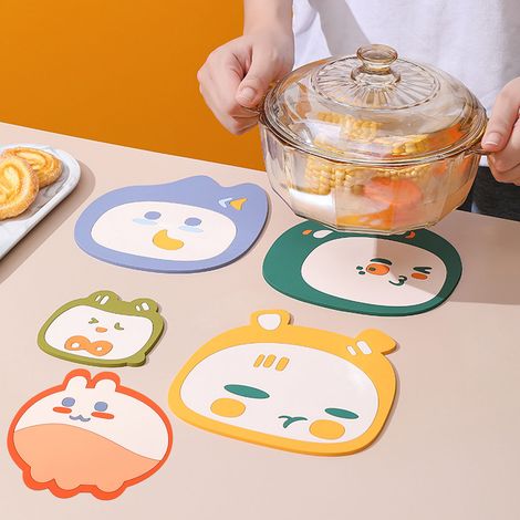Dessous de plat résistant à la chaleur, antidérapant et épais, en PVC écologique, vert clair, pour plan de travail de cuisine. (1/5)