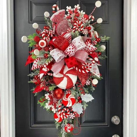 Künstlicher Weihnachtskranz 50 cm – Tropfenform mit Zweigen, Beeren, Kugeln und roter Schleife, festliche Dekoration (1/4)