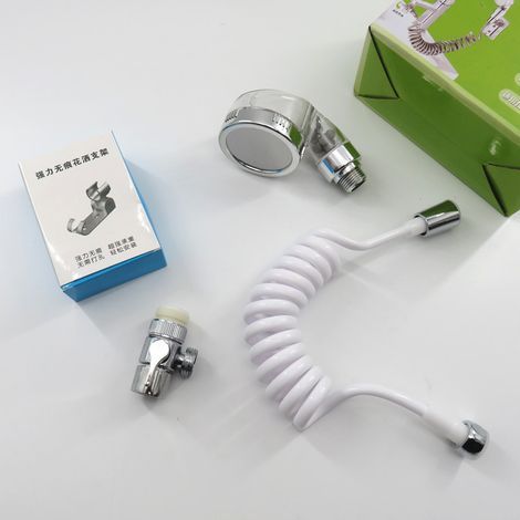 Badezimmer-Set bestehend aus einer Waschbeckenarmaturverlängerung mit externem Duschkopf und kleinem Sprühkopf sowie einem Verteiler für Shampoo und Wasser. (1/5)
