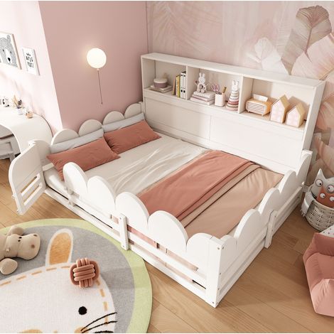 Letto a pavimento per bambini 140x190 cm con sponda di protezione, anta e ripiani, rete a doghe, struttura in legno bianco (1/5)