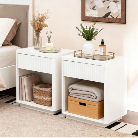 Nachttisch modern aus MDF in Weiß mit 1 Schublade und 1 offenem Fach, geriffelter Front, 63,5x38x46,5 cm (1/5)