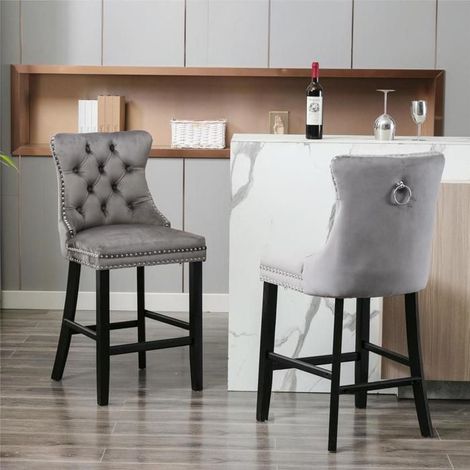 Lot de 2 tabourets de bar en velours gris, rembourrés, boutons, clous chromés, pieds en bois, moderne, 60x50x66cm (1/5)