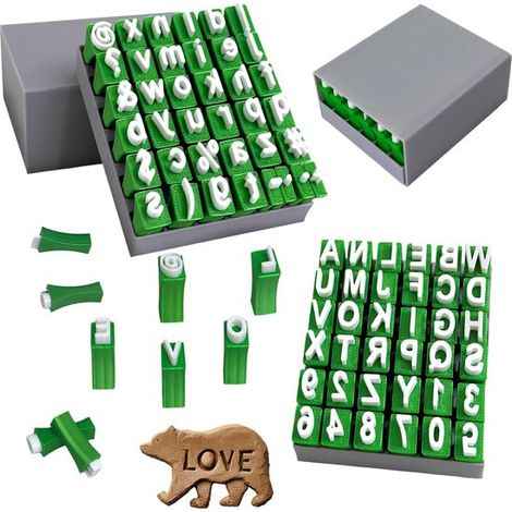 Lot de 2 tampons en argile en forme de lettres. Dimensions de l'emballage : 9,3 × 7,45 × 4,2 cm. Contient des lettres majuscules et minuscules, des chiffres et des symboles pour les projets de modelag (1/5)